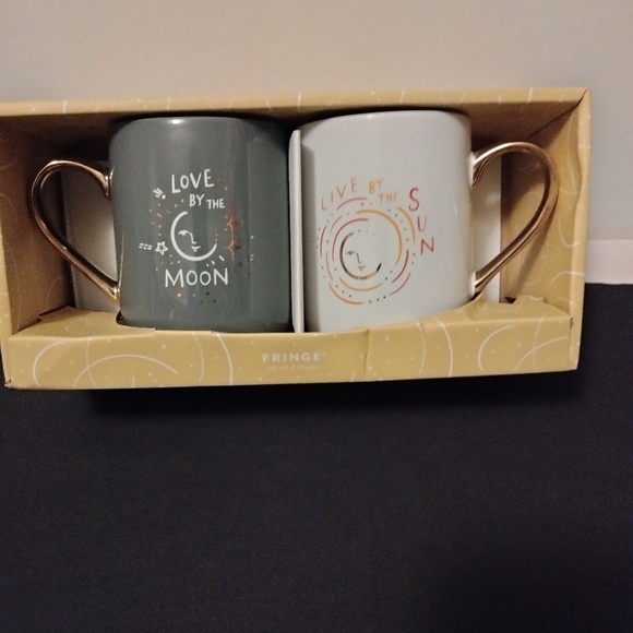 Set of 2 mugs. Color: green & beige & white. - Picture 2 of 2